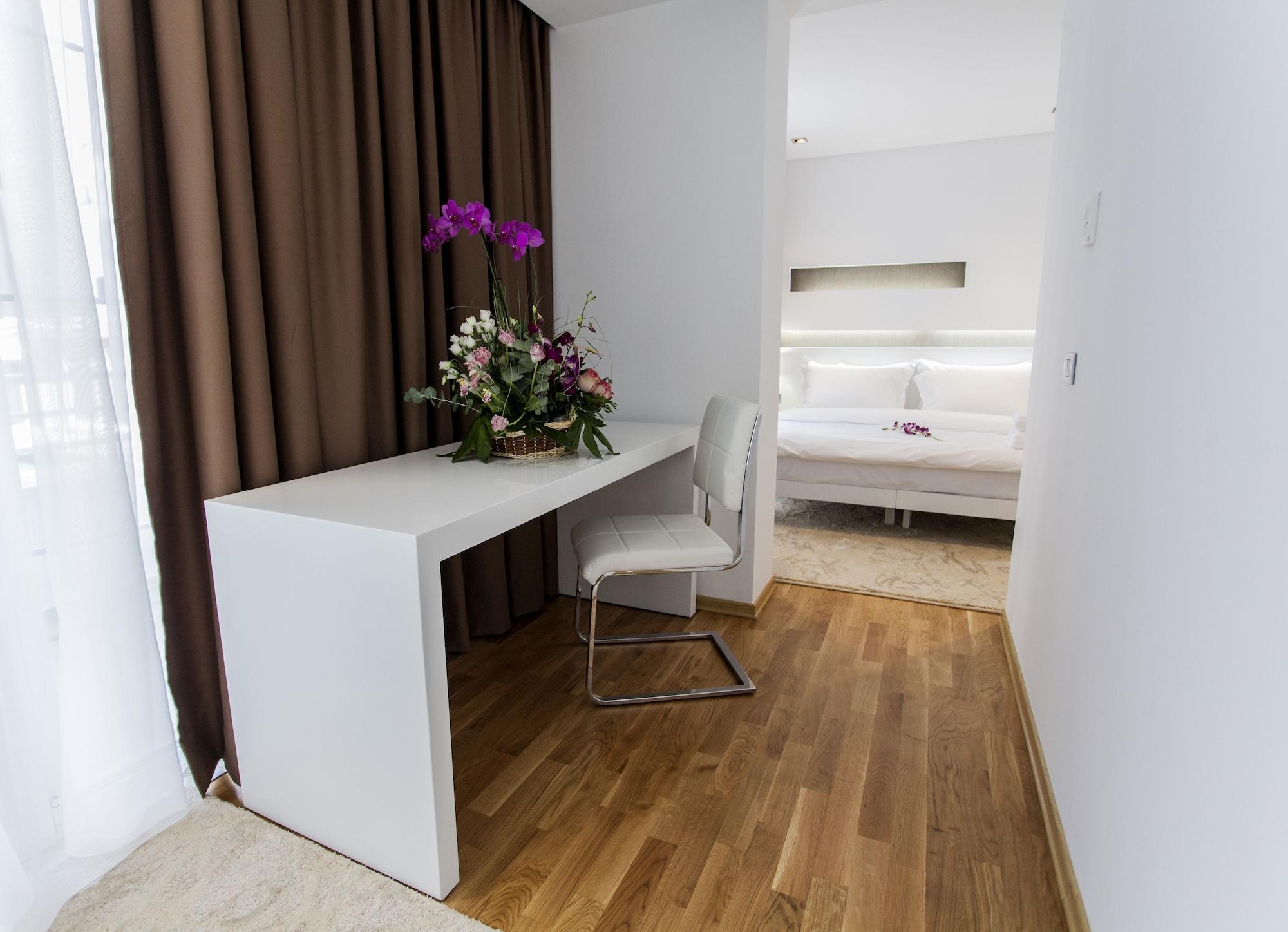 Prestige Hotel Tirana Exteriör bild
